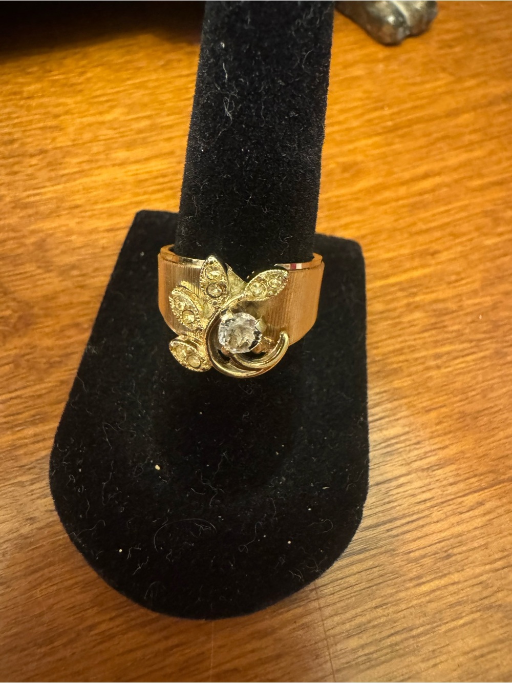 18kt HGE Gold Floral Crystal Accent Ring - Women's Gold Fashion Band